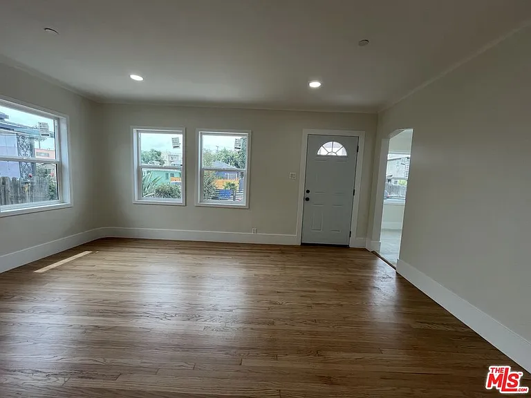 8640 Baring Cross St — Photo 2