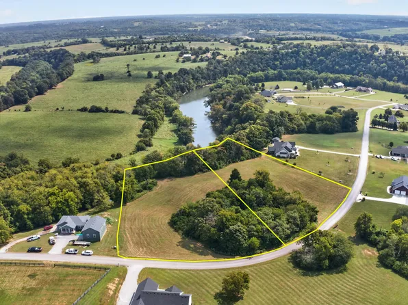 350 Meadow Lake Dr, Lancaster, KY 40444