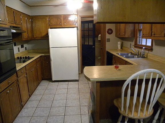 3rd image of 9 Sunny Wood Ln