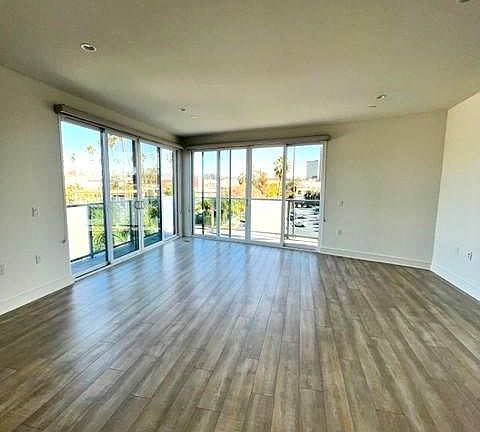 2nd image of 1157 S Bundy Dr Penthouse 1