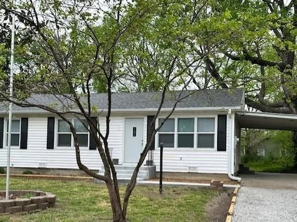 811 N Oak St, Nevada, MO 64772