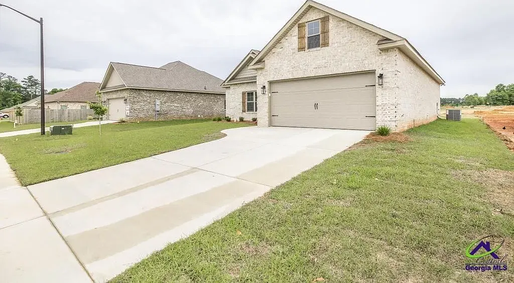 3 bed, 1675 sqft, $2,200 — Photo 3