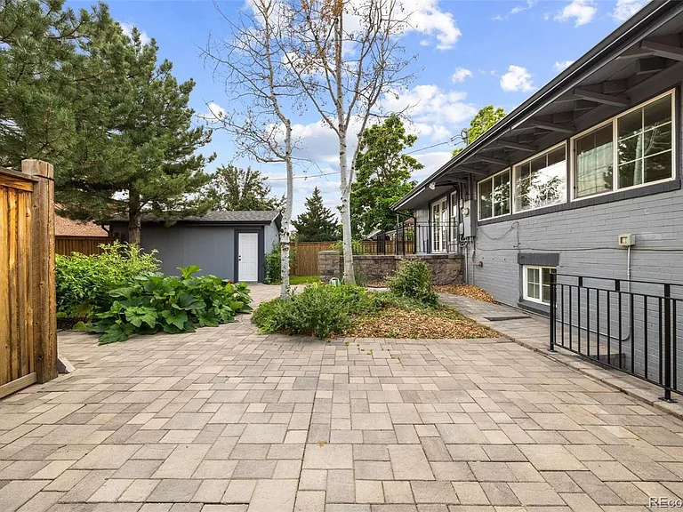 2290 Jasmine St — Photo 44