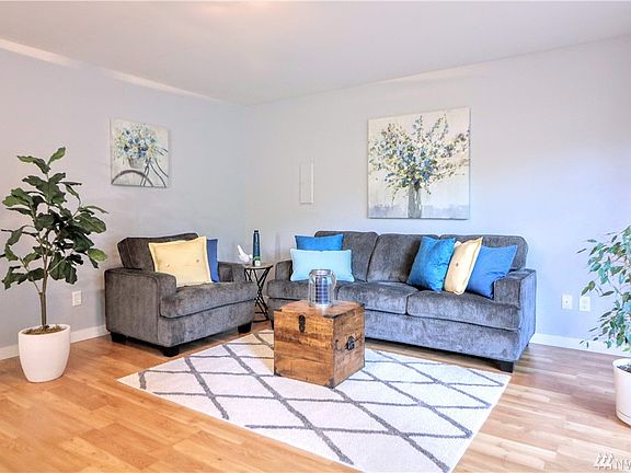 4th image of 15907 Lawrence Pl SE