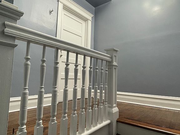 3rd image of 528 N Hamlin Ave #2