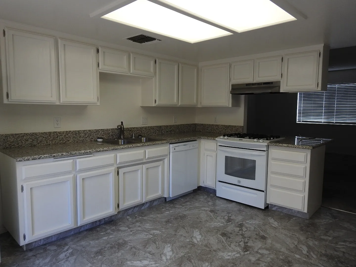 2 bed, 900 sqft, $1,125 — Photo 2
