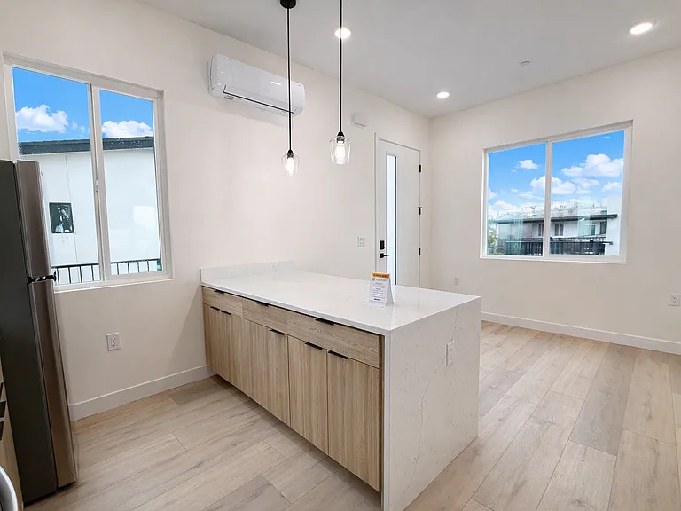 Brand New | 1613 Burton — Photo 33