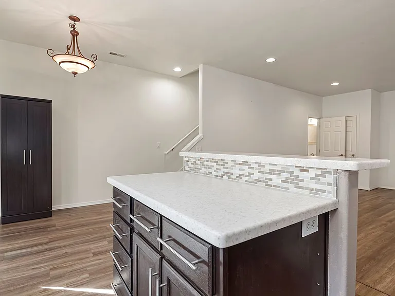 9284 SW Sweek Dr — Photo 15