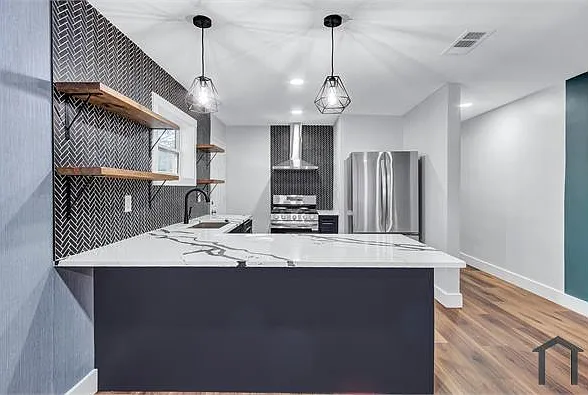 1328 Sharon St NW