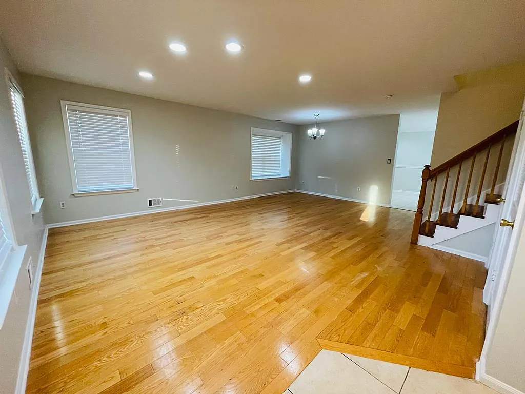 3 bed, 2.5 bath, 1642 sqft, $3,300 — Photo 2