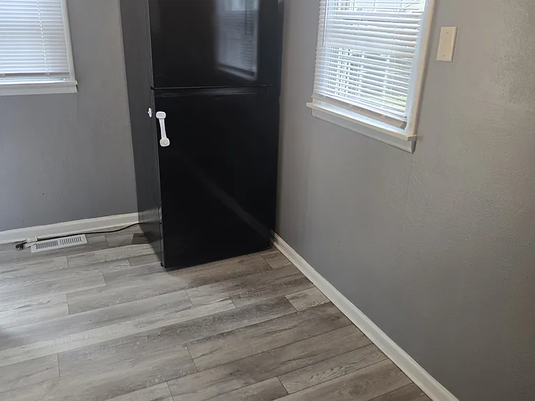 527 Harrison St — Photo 5