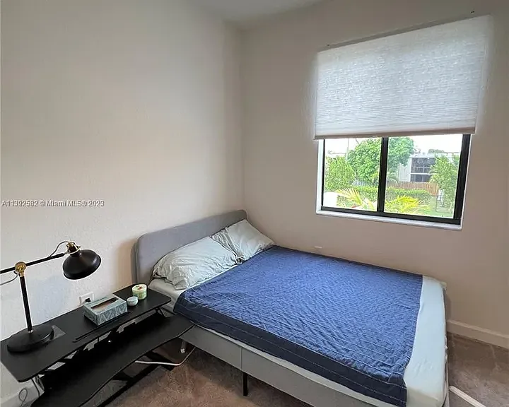 20610 NE 5th Pl — Photo 25