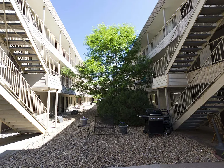 Grandview — Photo 1