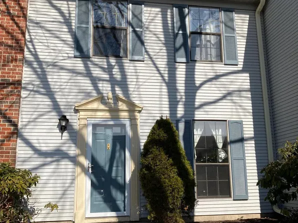 6 Latta Ct, Lawrence Township, NJ 08648
