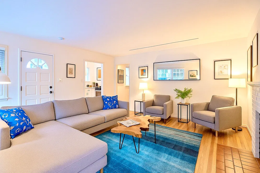 4 bed, 1600 sqft, $9,495 — Photo 3