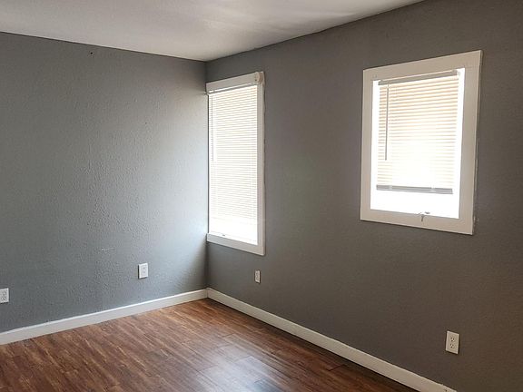 4th image of 323 E Carson St #11