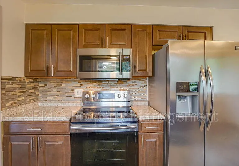 5404 NE 45th St — Photo 11