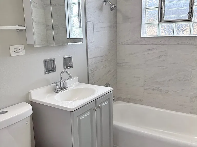 1715 E Roosevelt Rd #1 — Photo 8