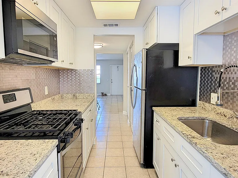 911 Washington Ave #118 — Photo 6
