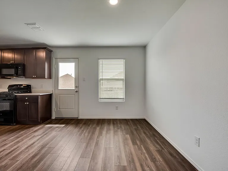8445 Fawn Creek Dr — Photo 6