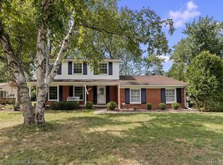 25137 Castlereigh Dr, Farmington Hills, MI 48336