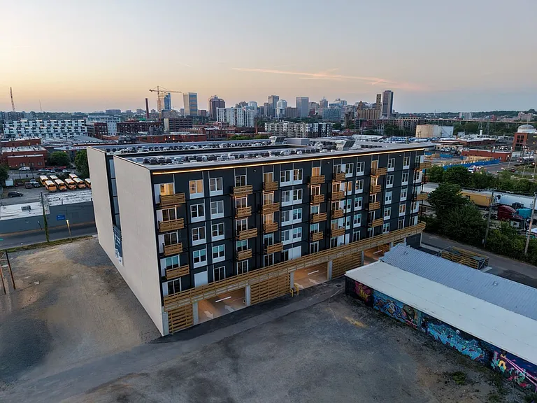 The Hub Apartments — Photo 2