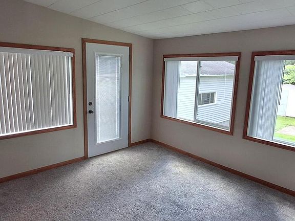 5th image of 131 E Burnett STREET