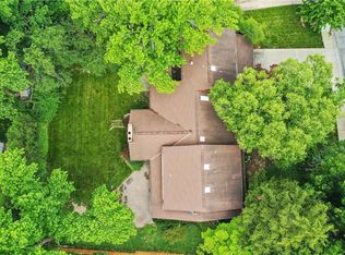 2411 W 70th Ter, Mission Hills, KS 66208