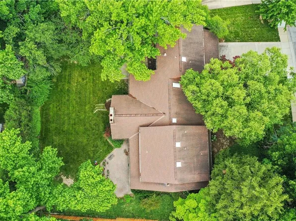 2411 W 70th Ter, Mission Hills, KS 66208