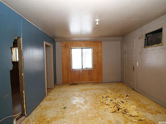 5th image of 587 3rd STREET W