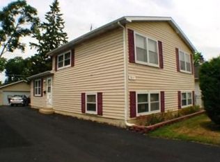 810 N McAree Rd, Waukegan, IL 60085