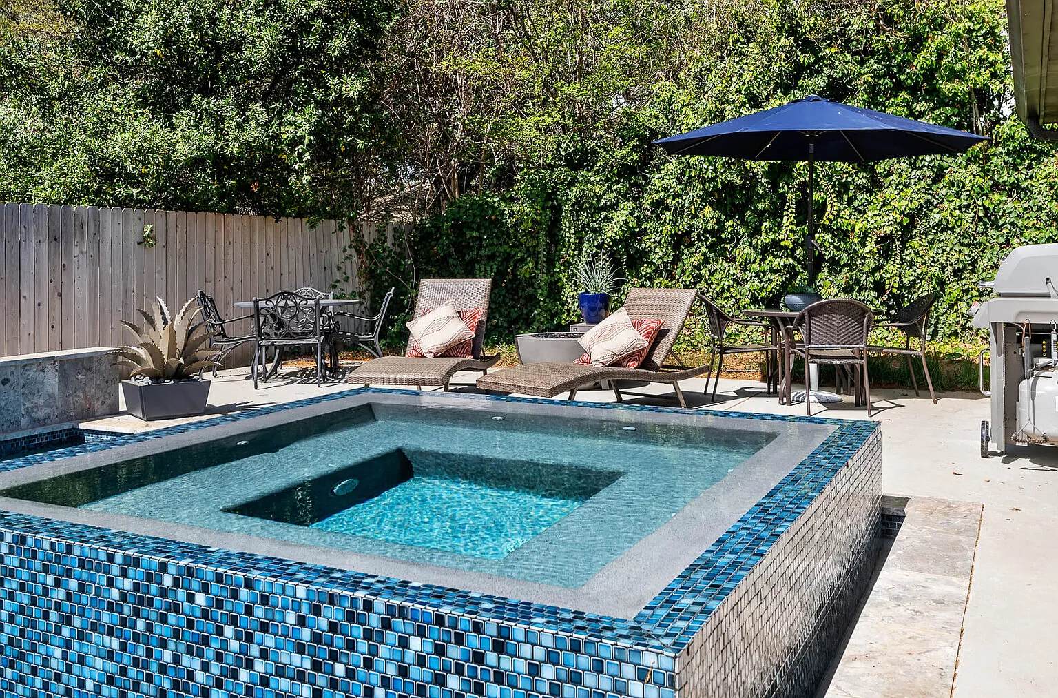 The Harbor House | Swimming Pool | Walking to HSB Resort | Hot Tub — Photo 2