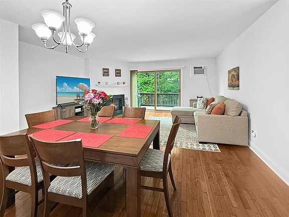 3rd image of 1806 Village Dr