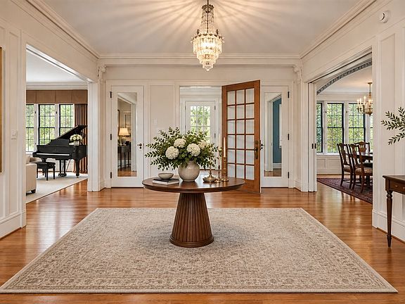 5th image of 2855 Sheridan Pl