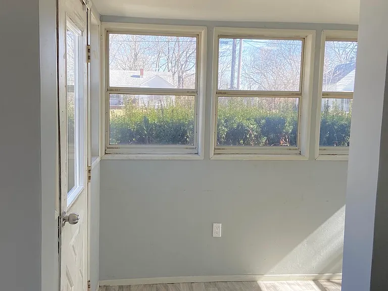4127 Coggins Ave — Photo 6