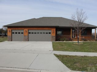 1400 Amber Ct, Mason City, IA 50401