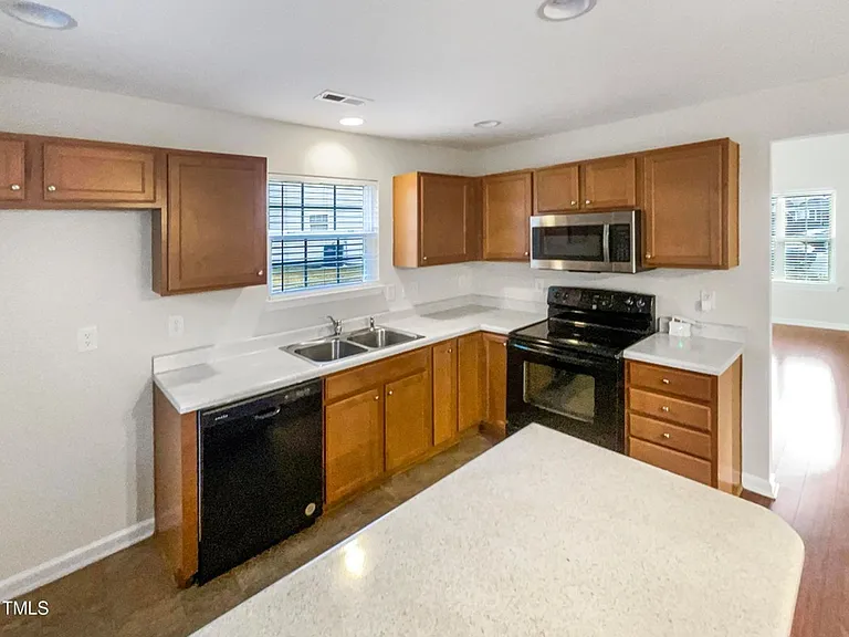 7919 Averette Hill Dr — Photo 6