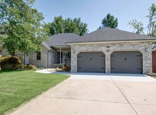 1052 E Pendleton Pl, Springfield, MO 65810