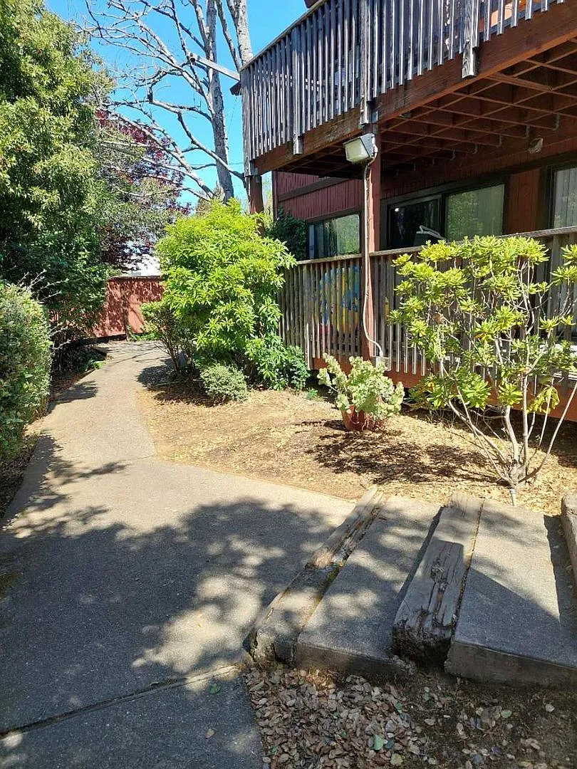 Benson Ave -- 124 — Photo 2