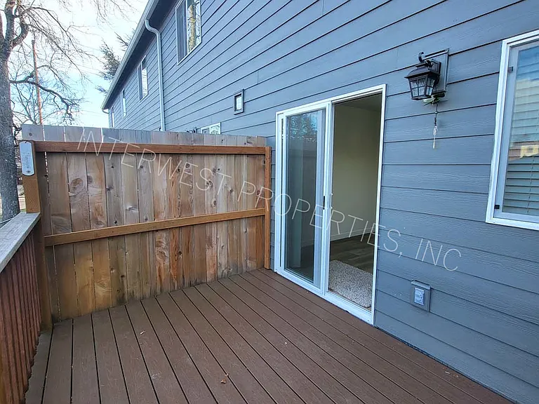 520 NE 128th Ave #5 — Photo 8
