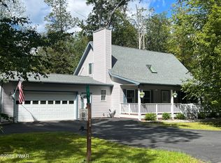 118 Ledgeway Ln, Hawley, PA 18428