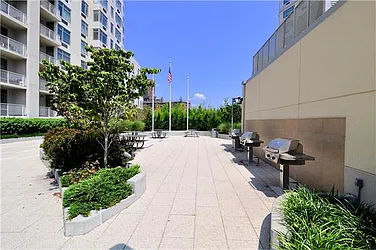 Rented by R New York