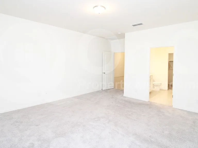 2450 E Alonso Dr — Photo 6