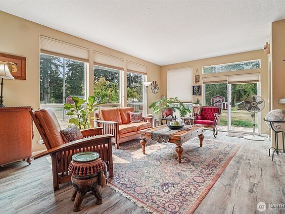 3rd image of 1136 Sandberg Lane