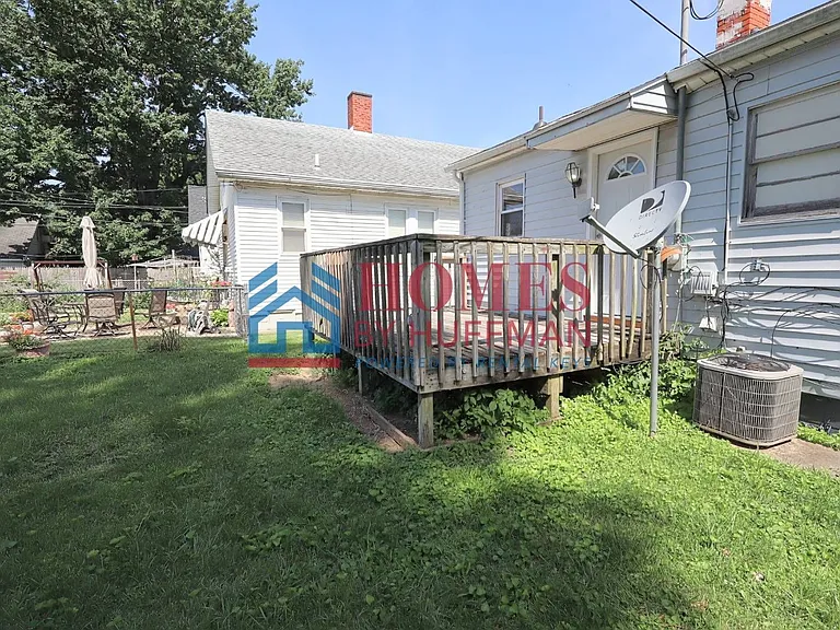 1413 E Illinois St — Photo 14
