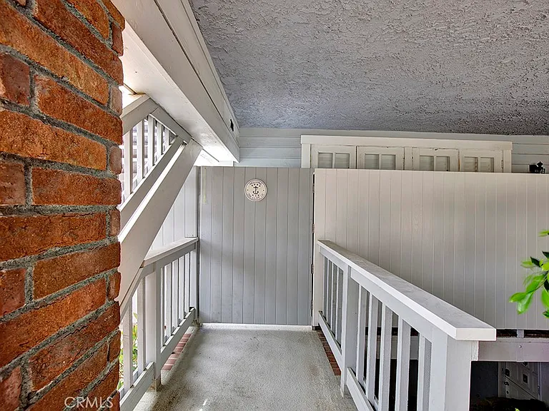 708 Cliff Dr — Photo 28