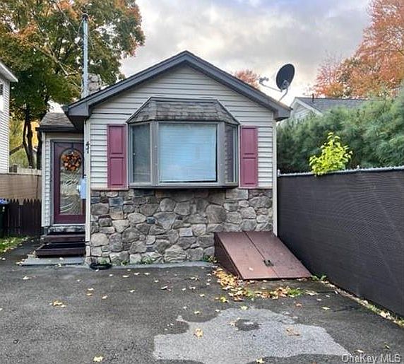 1st image of 47 Oak St