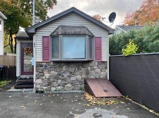 47 Oak St, Greenwood Lake, NY 10925