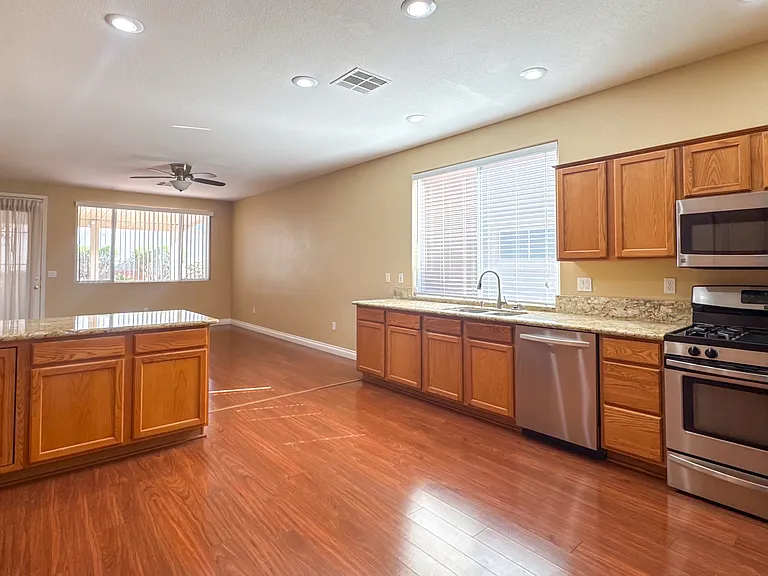 10724 Windrose Point Ave — Photo 12