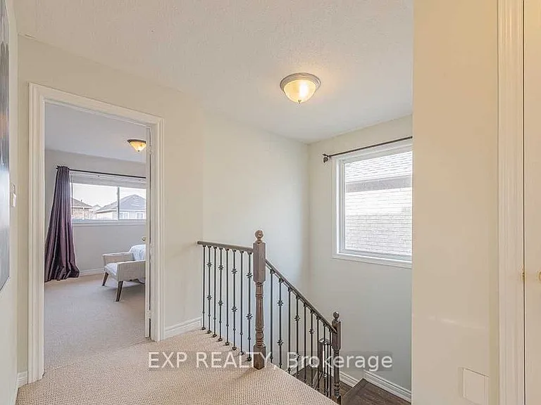 8 Rampart Cres — Photo 12